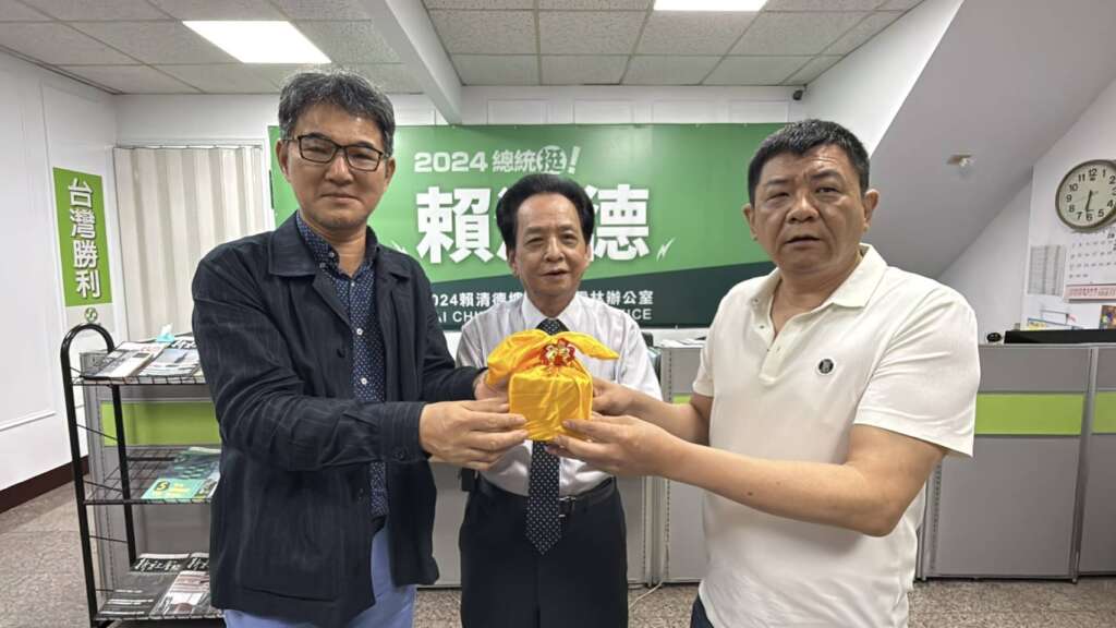 ▲齊心同行、圓滿交接!劉建國卸任雲林縣黨部主委,江宗保接棒續寫新局。(圖/記者劉美君翻攝)