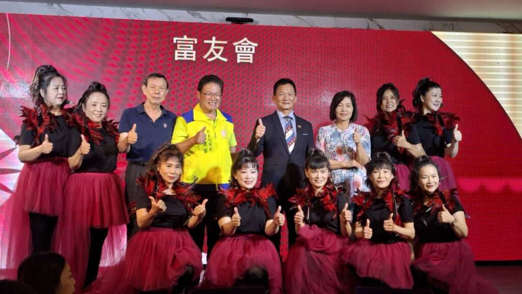 ▲前彰化市長邱建富今日出席花壇「富友」會新舊任會長交接典禮，這場活動也是他表態參選彰化縣長後，首度與後援組織公開會面，現場包括地方幹部、村里長及多位支持者到場力挺，氣氛熱烈。（圖／邱建富提供）