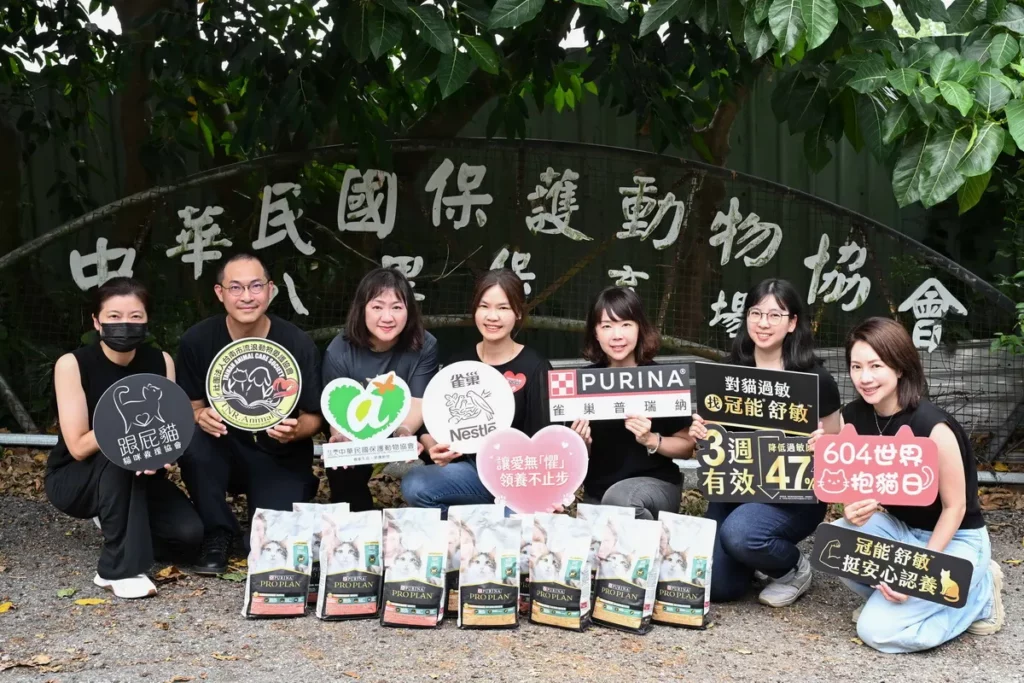 冠能響應世界抱貓日,串聯全臺北、中、南動保力量,捐贈逾7千公斤舒敏飼料,守護人寵共好。