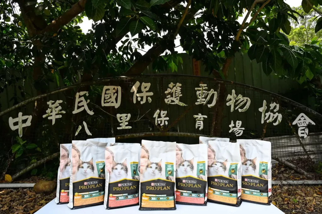 冠能舒敏系列貓糧,以獨家專利技術中和過敏原,讓愛不再有距離。
