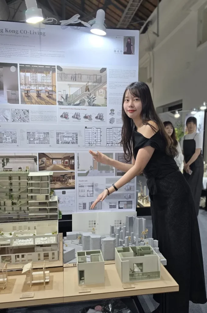 學生鄭采羚作品〈HONG KONG CO-LIVING〉以台灣視角展現香港關懷。（圖/陳惠玲攝影）