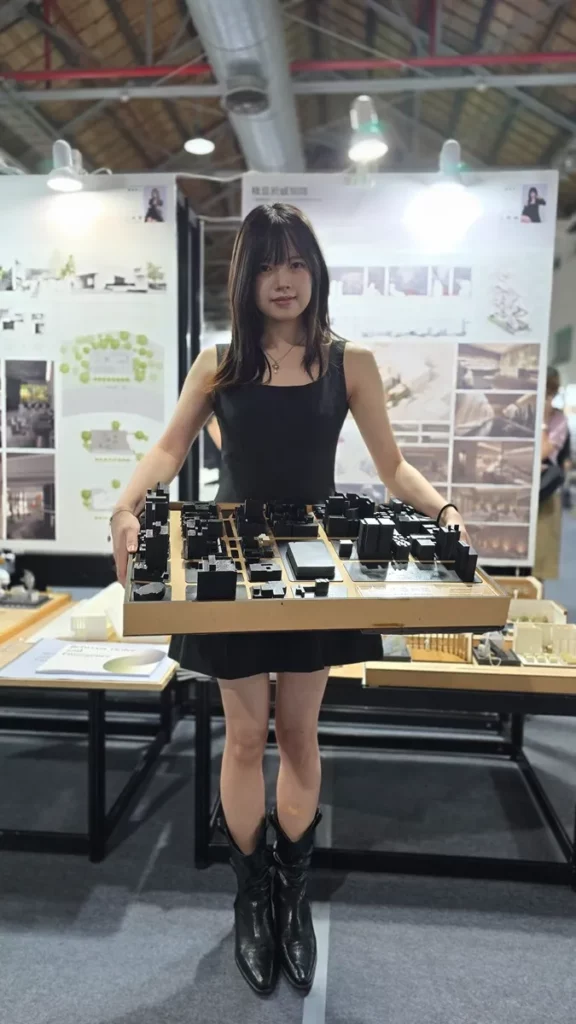 學生沈雅涵作品〈棲息於感知間〉以商業建築的室內設計，規劃出「六感體驗館」。（圖/陳惠玲攝影）