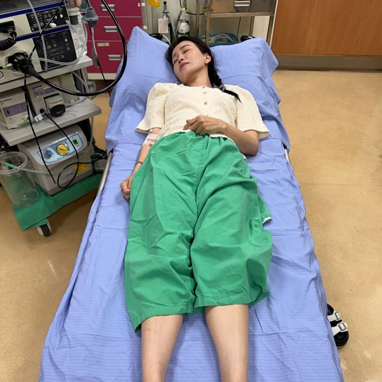 謝宜君做全身健康檢查,家人陪伴。(圖/翻攝陳隨意臉書)