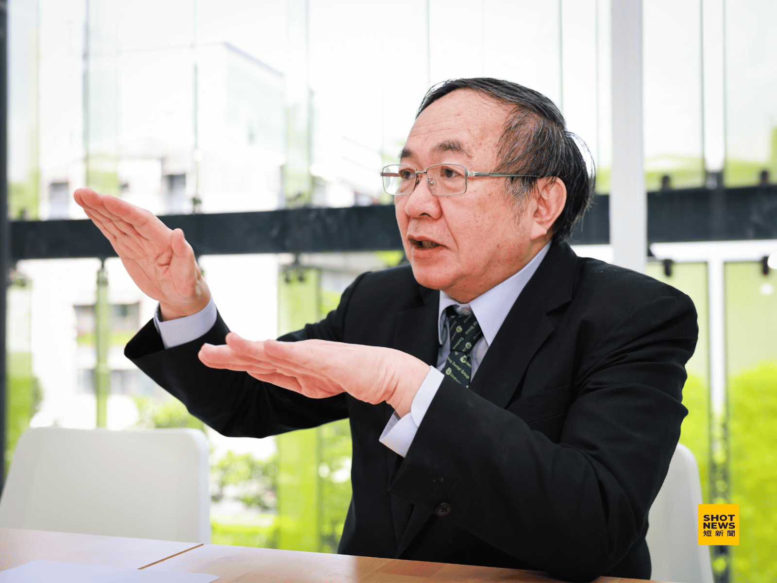 陳義聰說,醫生再厲害,假牙做出來有問題也沒有用。只要自己控制,品質就能把關。目前只有我們垂直整合。