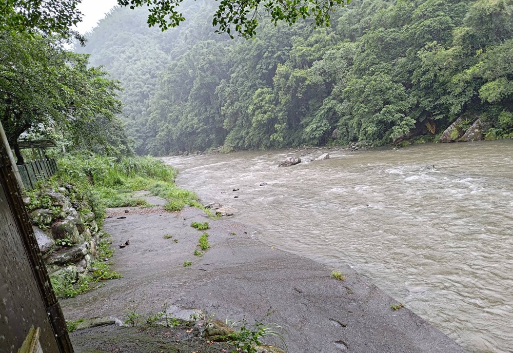 低壓帶與梅雨鋒面接踵而至 新北市府提醒嚴防強降雨與積淹水 170 cnews204260606a02