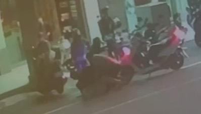 機車闖紅燈後載乘客謊報假身分  遭警識破逮捕移送專勤隊