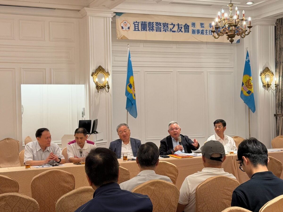 ▲宜蘭縣警友會開會決議捐助分担交警修車費用。