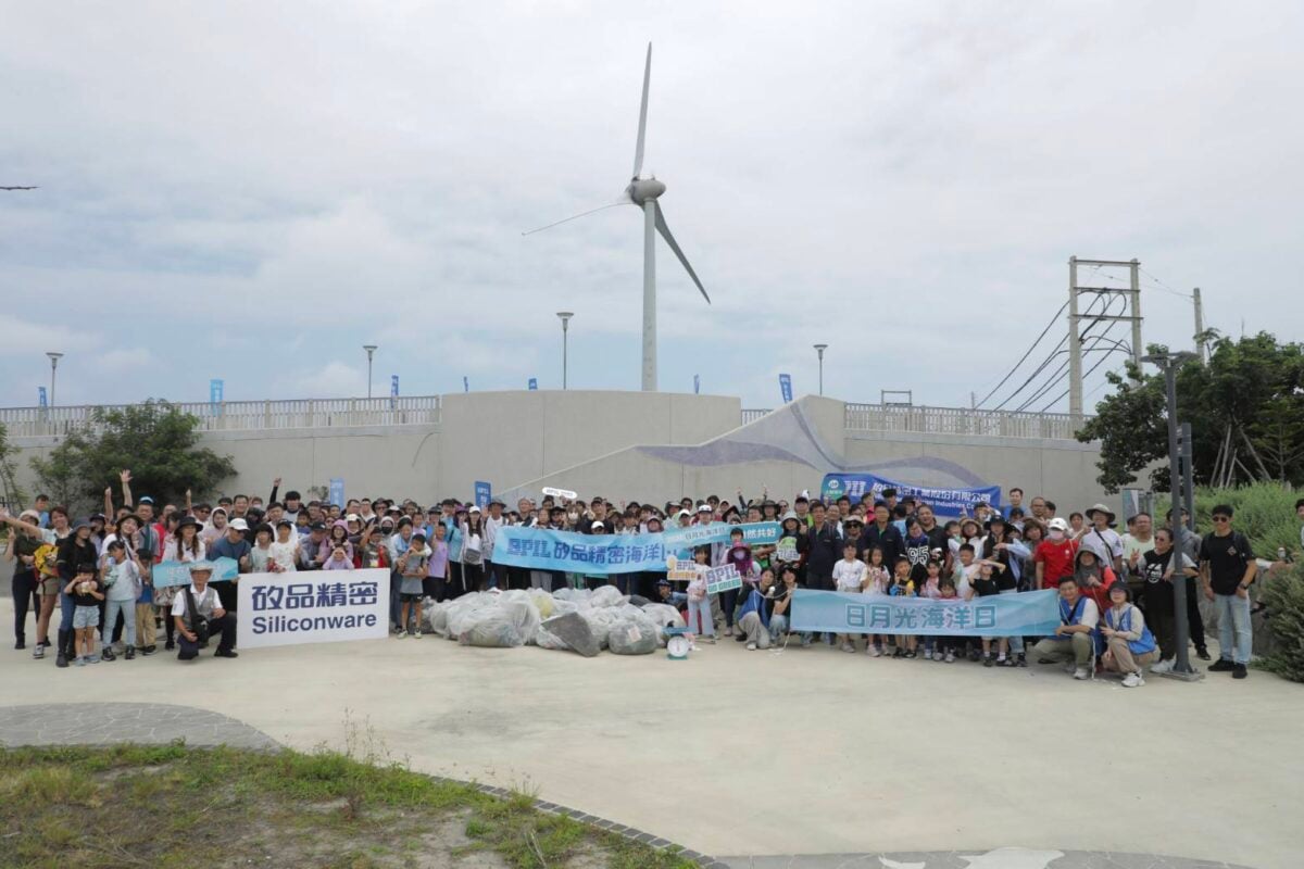 ▲矽品精密在台中大安濱海樂園沙灘舉辦「矽手護海洋」淨灘行動。