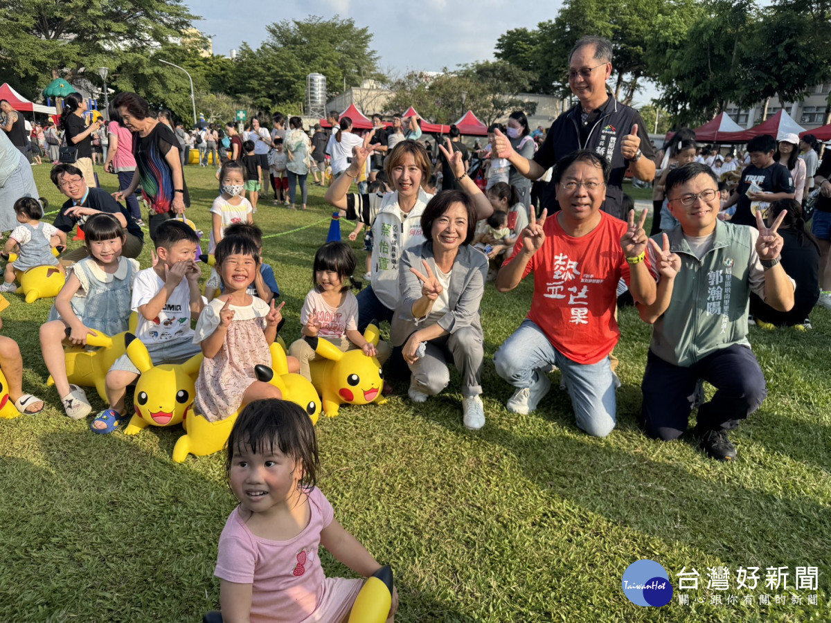 臺中市長候選人何欣純與臺中市議員參選人蔡怡萱、謝志忠議員共同舉辦「親子同樂列車－魔法氣球與童樂泡泡水派對」