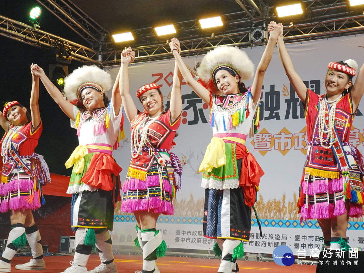 「藝家人融耀大雅活動」原住民載歌載舞。(照片提供台中市政府新聞局)