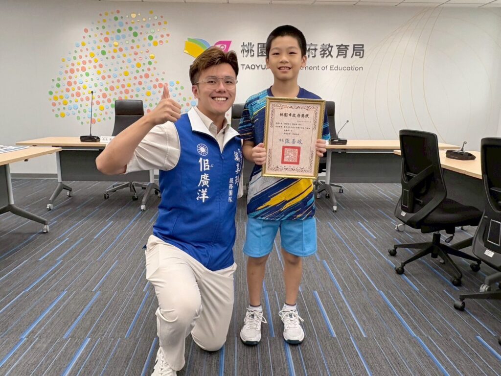 桃園國小桌球隊勇奪全國冠軍 佀廣洋爭取張善政市長當面勉勵小將 45 S 113254484 0 1024x768 1