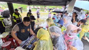 新城警雨中宣導不停歇 結合龍泉公園活動推廣防詐與交通安全 41 %E4%B8%80 25 300x169 1