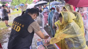 新城警雨中宣導不停歇 結合龍泉公園活動推廣防詐與交通安全 43 %E4%B8%89 7 300x169 1
