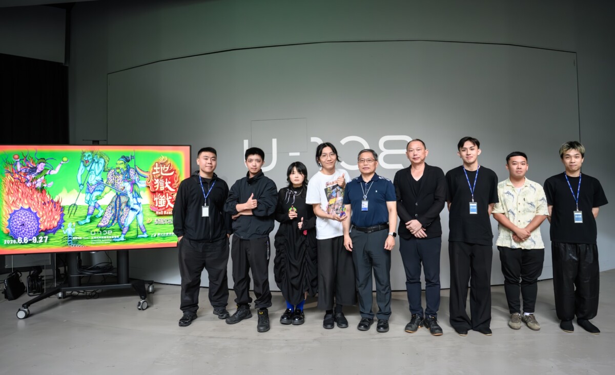 ▲「地獄懺」展覽開幕式,國立臺灣美術館副館長汪佳政(中)與創作團隊合影。(圖/國美館提供)