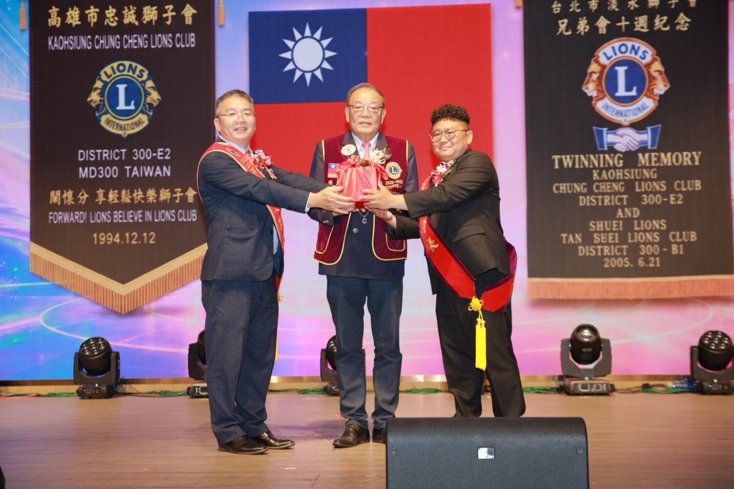 高雄市忠誠獅子會盛大交接！聯手富涵照護協會點亮公益