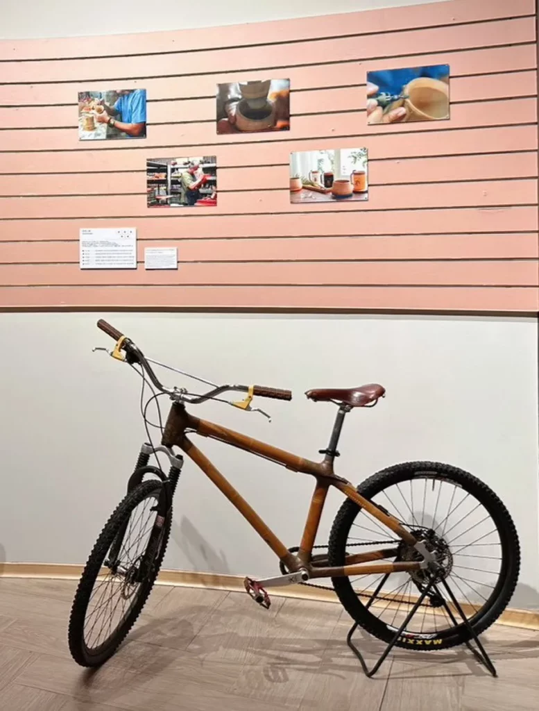 首度展出的經典竹單車是此次《島中央・記藝—節間之續》最大的亮點(中央書局提供)