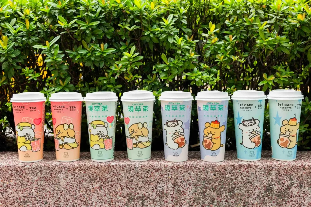 7-ELEVEN雙茶品牌CITY TEA、!+CAFE RESERVE+TEA不可思議茶BAR,6月10日起全面換上線條小狗喝手搖飲的主題設計杯