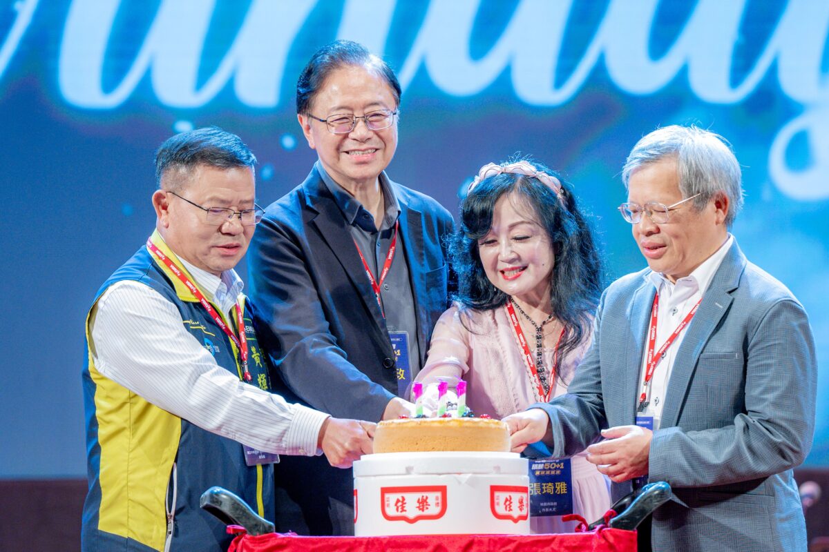 中央大學111週年校慶民歌開唱 張善政攜夫人大讚高教重鎮 428b211a c1c2 46d1 8ee1 47e0f6f56b90