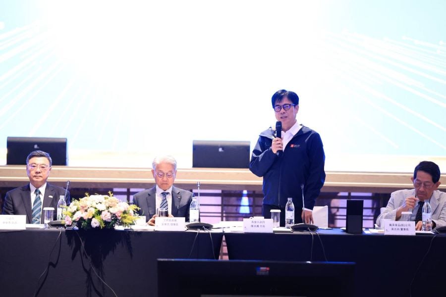 ▲市長陳其邁陪同行政院卓榮泰院長出席「中華民國工商協進會南部工商午餐會」,表示致力高雄展業轉型發展,持續強化市府服務效能,為企業發展提供最堅實的後盾。