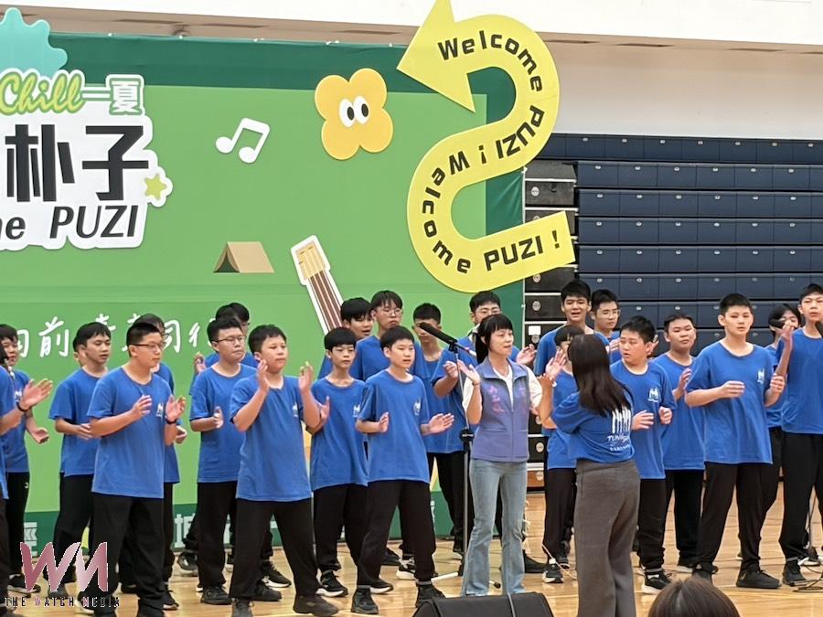 嘉義縣議員黃嫈珺辦「青春朴子草地Chill一夏」推廣朴子音樂,募集近百萬新台幣捐參與活動樂團推廣經費。(圖/記者陳惲朋攝)