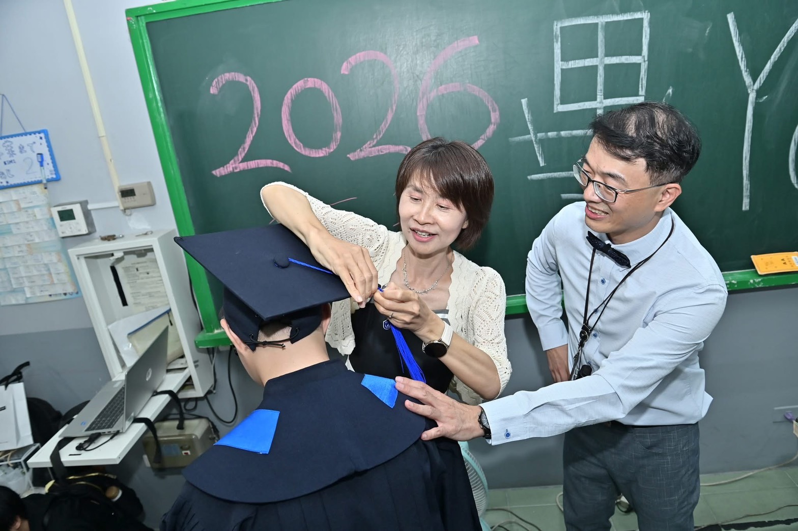 HOPE登場太有感!校長陳炤華一句話震撼2千畢業生 - https://www.watchmedia01.com