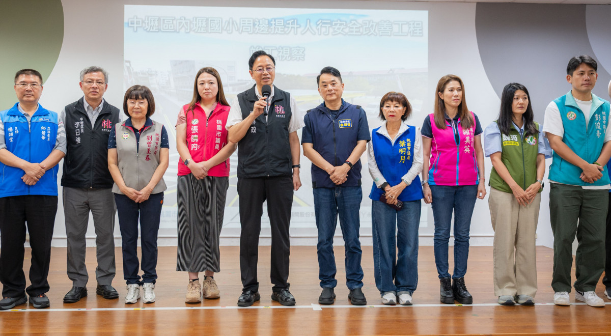 桃園市長張善政視察「中壢區內壢國小周邊提升人行安全改善工程」完工致詞。