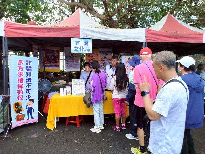 健走賞景品瓜果 新北宜蘭攜手打造健康永續廉潔社會 31 《圖說》新北市環保局政風室參與壯圍鄉共同參與「115年壯圍健走饗瓜果」活動攤位。〈環保局提供〉