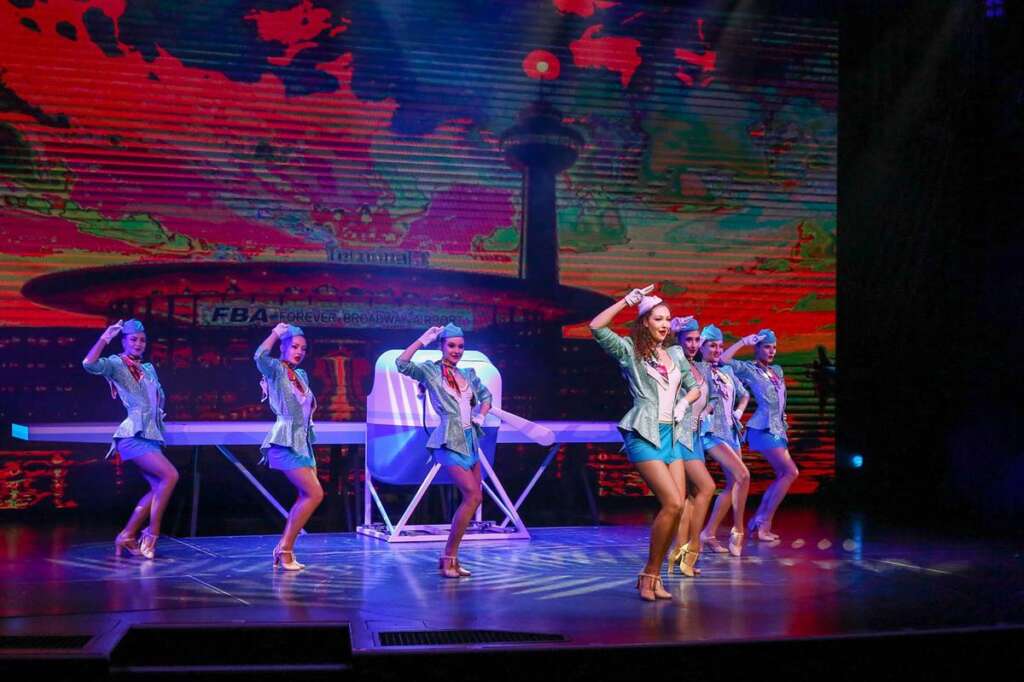 ▲星夢郵輪十週年鉅獻《Forever Broadway》全球首演,百老匯經典音樂劇登上海上舞台。
