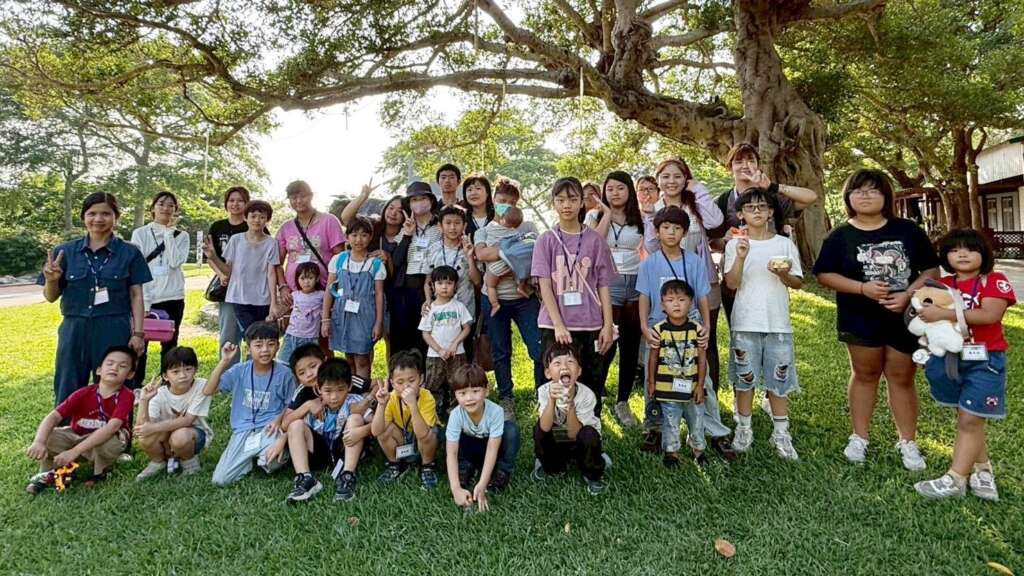 ▲彰化家扶陪伴33名親子展開兩日旅遊冒險,從體驗中深化親子互動與財務教育。(圖/彰化家扶提供)