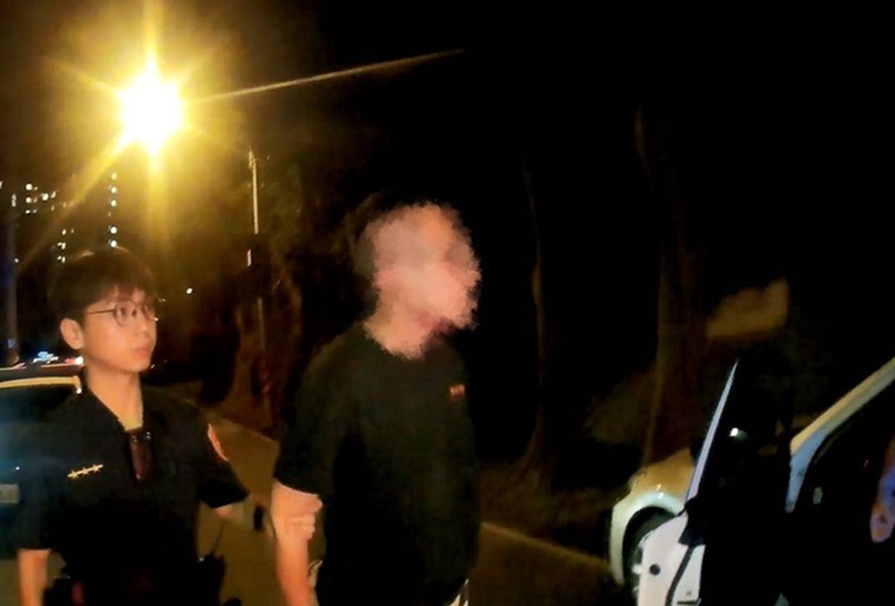 拒檢踩油門企圖衝逃 警及時出手壓制26歲駕駛起獲K毒 216 CNEWS204260608a06