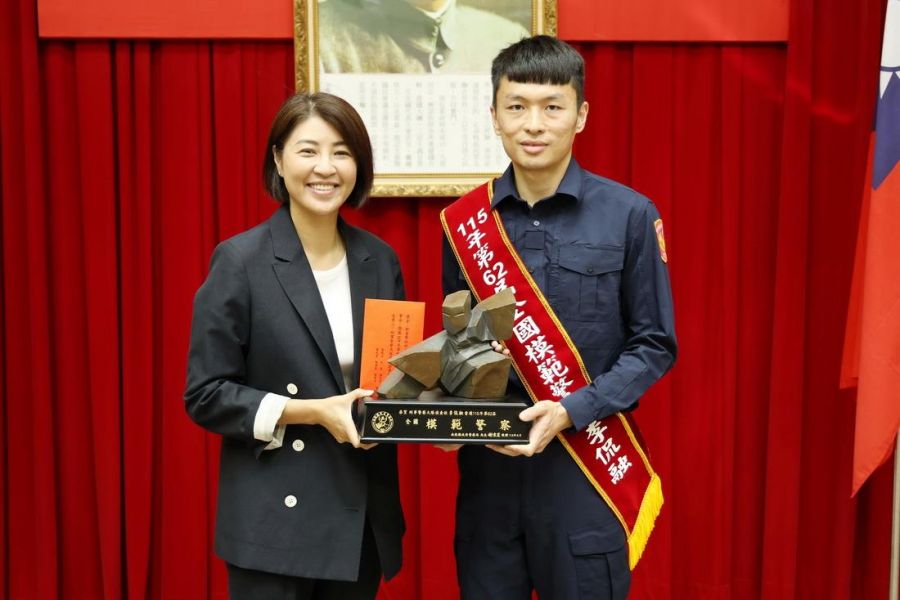 南投縣警局慶祝警察節 許淑華縣長表揚績優員警