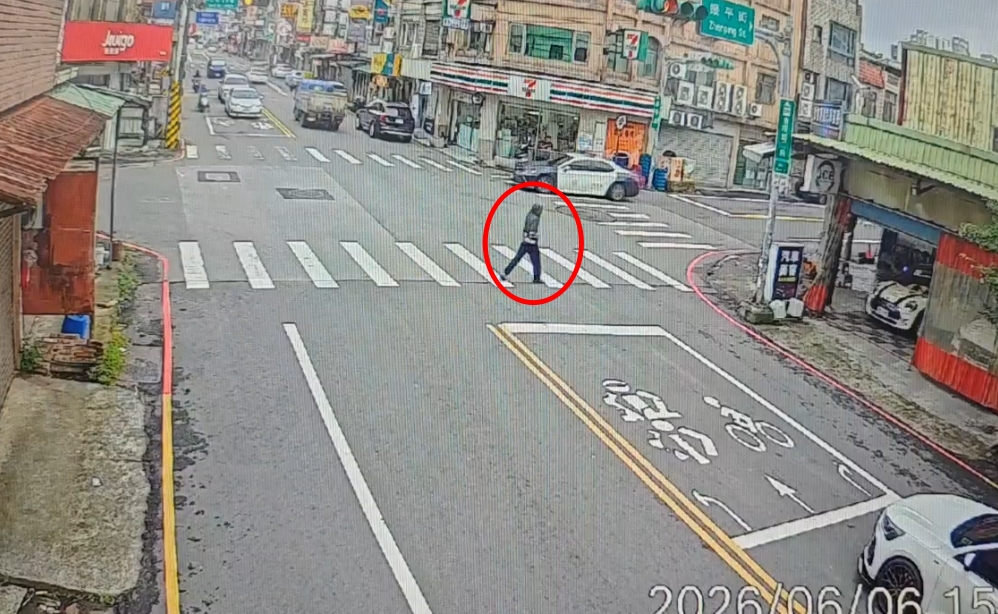 【有片】越男遇盤查心虛開溜 平鎮警狂奔逮人查出他這身分 1780888304216 0
