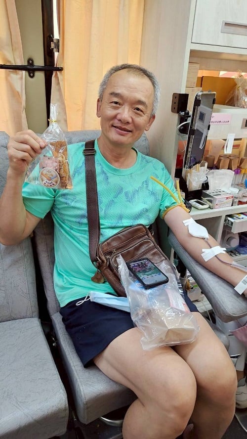 ▲六房媽攜手臺灣愛心米關懷會舉辦公益捐血活動,圓滿達標400袋以上熱血,傳遞愛與希望。(記者劉峻文攝)