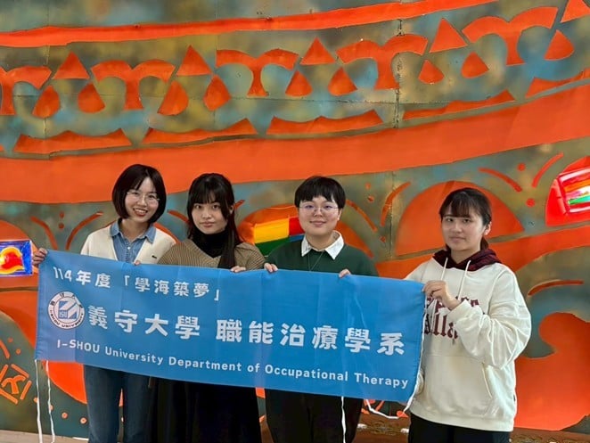 ▲義守大學職治學系獲「學海築夢」計畫補助，前往日本群馬與福岡海外實習(左起李迎霄老師、游佳蓉、洪旻蓉與劉嘉孺三位同學)。