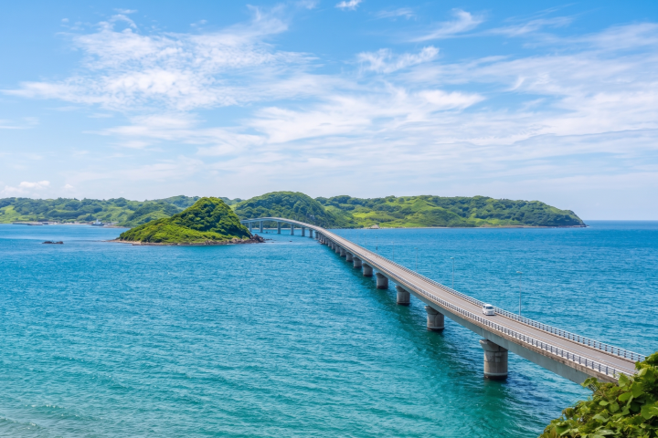 海景絕美的角島大橋,被譽為死前必訪世界絕景之一。 圖:向日遊/提供