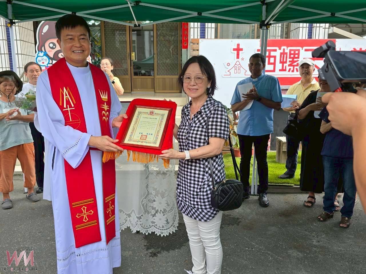 雲基何抱治醫師捐贈傳福車予西螺天主堂 以愛傳愛服務社區造福鄉親 - https://www.watchmedia01.com