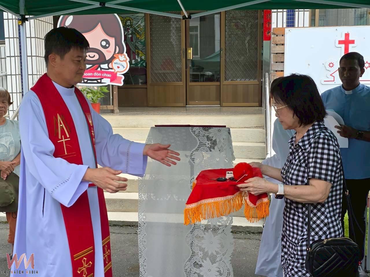 雲基何抱治醫師捐贈傳福車予西螺天主堂 以愛傳愛服務社區造福鄉親 - https://www.watchmedia01.com