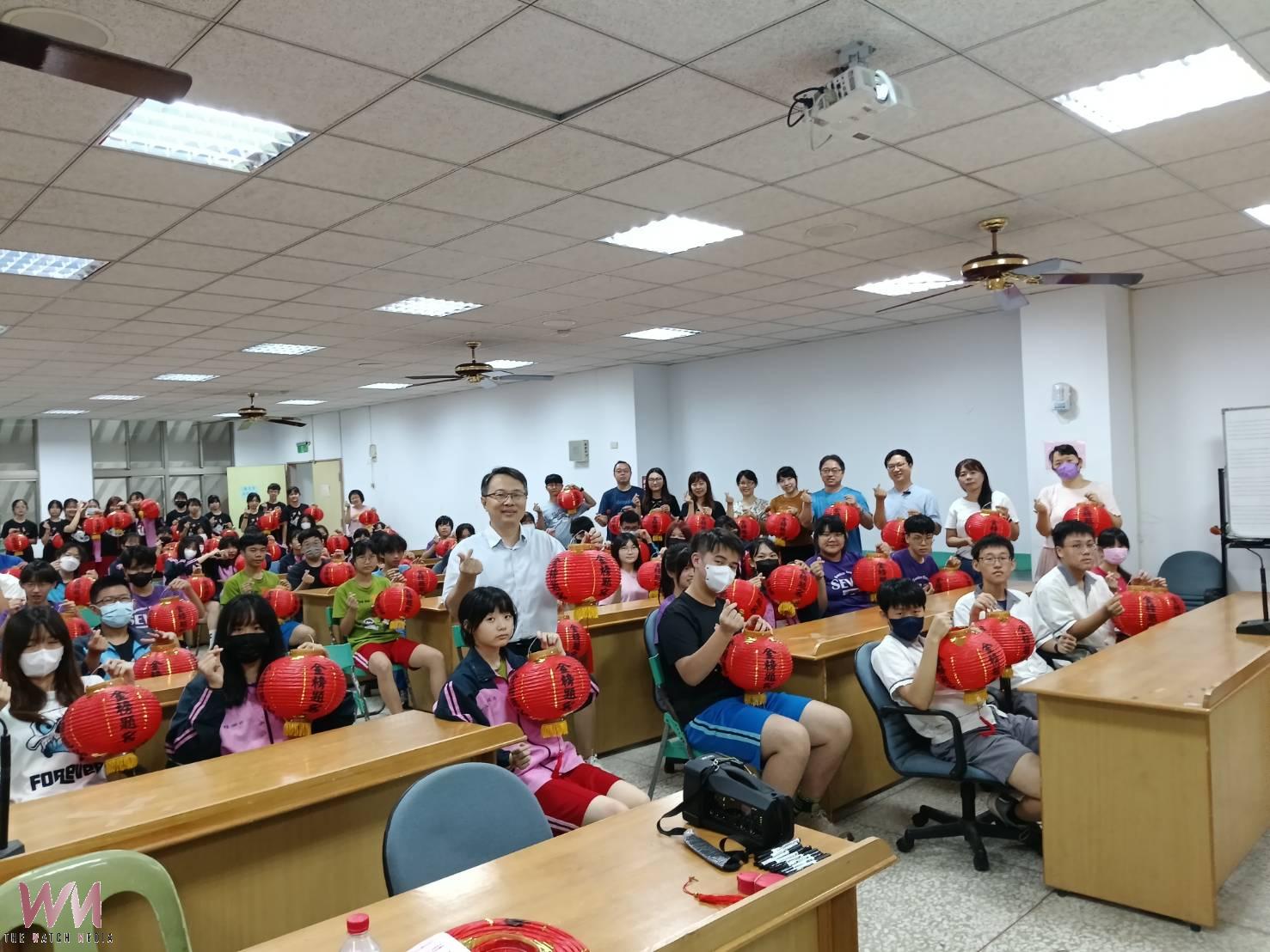 建國國中《金榜薪傳》傳承榮耀 黃彥禎奪5A10+、蔡博澔寫作滿級分 - https://www.watchmedia01.com