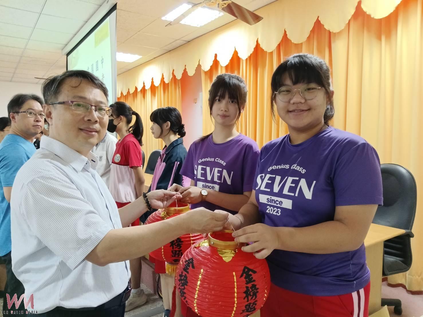 建國國中《金榜薪傳》傳承榮耀 黃彥禎奪5A10+、蔡博澔寫作滿級分 - https://www.watchmedia01.com