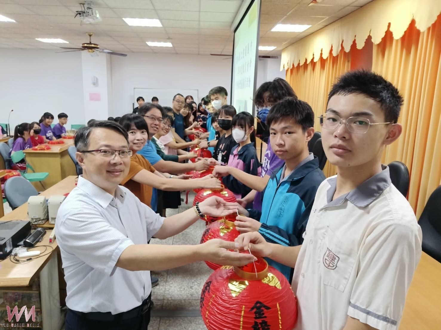 建國國中《金榜薪傳》傳承榮耀 黃彥禎奪5A10+、蔡博澔寫作滿級分 - https://www.watchmedia01.com