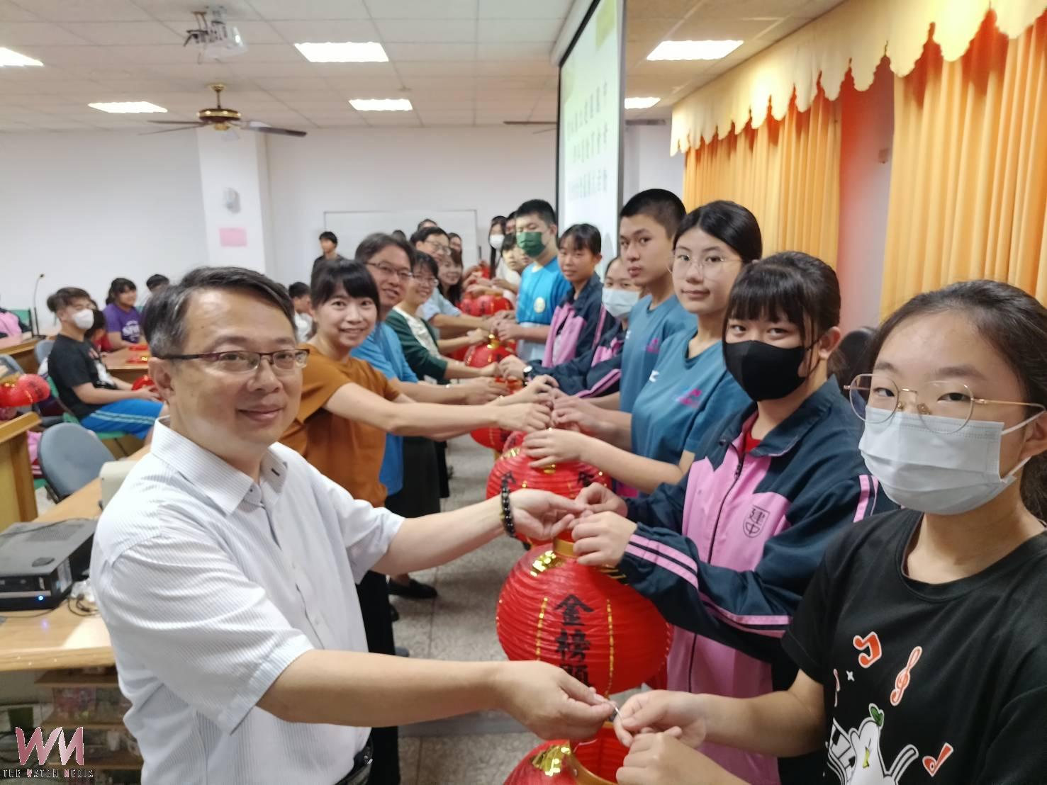 建國國中《金榜薪傳》傳承榮耀 黃彥禎奪5A10+、蔡博澔寫作滿級分 - https://www.watchmedia01.com