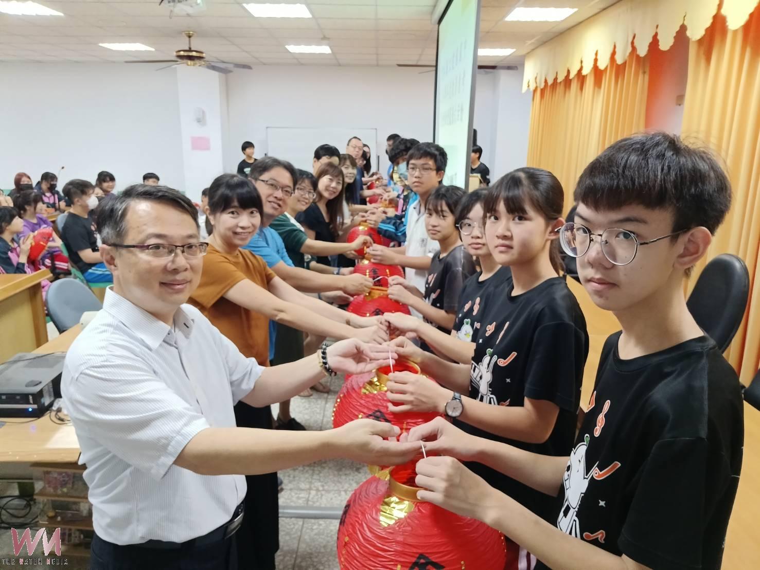 建國國中《金榜薪傳》傳承榮耀 黃彥禎奪5A10+、蔡博澔寫作滿級分 - https://www.watchmedia01.com