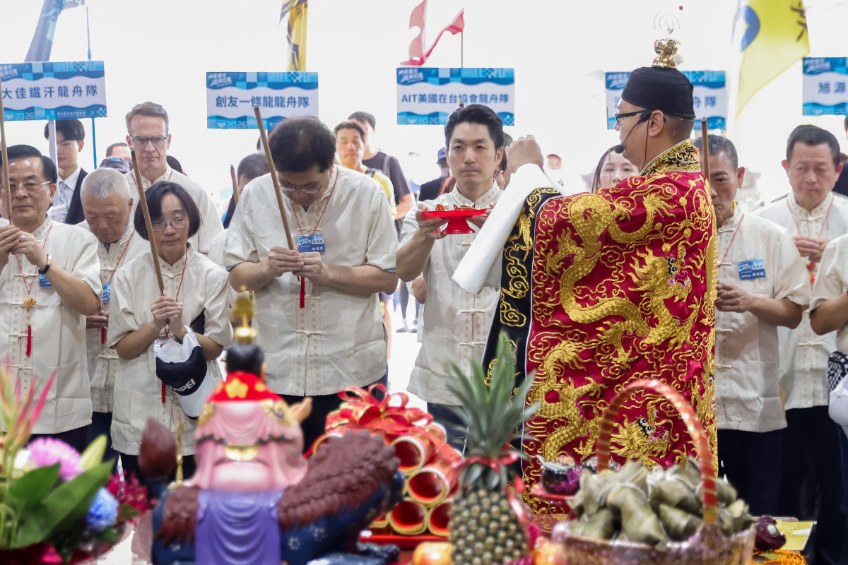 臺北市長蔣萬安與國內外貴賓於北投洲美里屈原宮舉行點睛暨祭江大典。