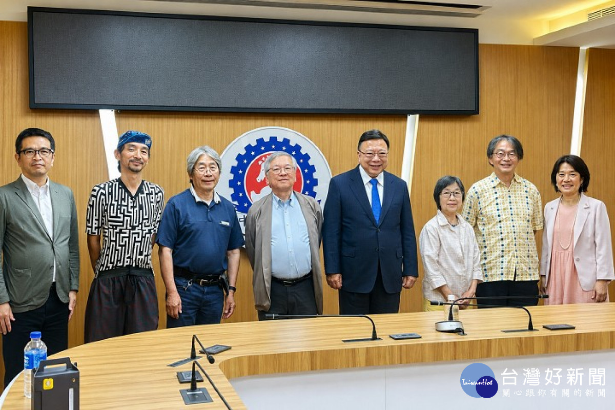 日本自行車利用環境向上會議（JCC）會長三國成子（右3）率團拜訪中華大學校長劉維琪。