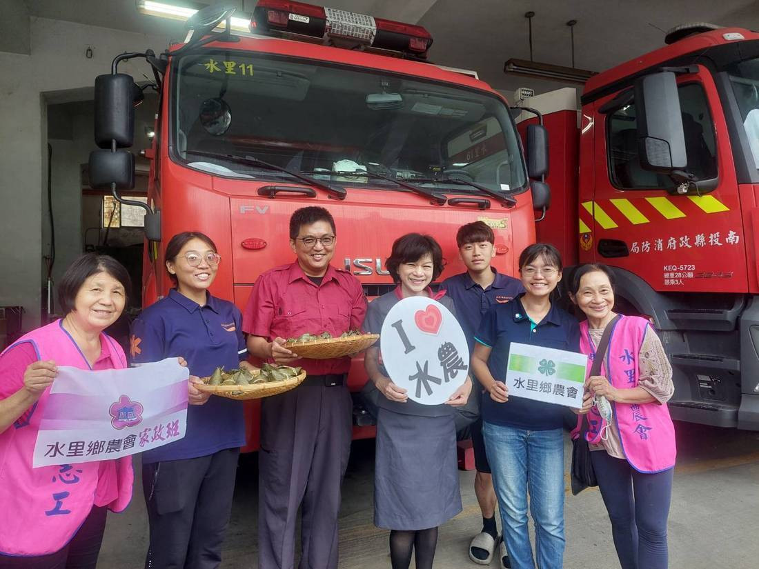 贈送粽子給端午佳節期間堅守崗位的消防等留守人員，感謝他們守護地方安全與民眾生活，讓社會充滿更多溫暖與關懷。