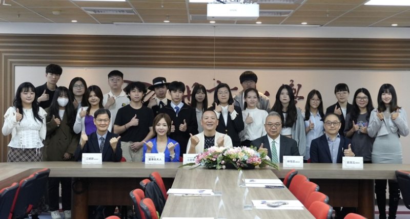 世新大學欣希望助學金發揮力量 幫學生走穩求學路