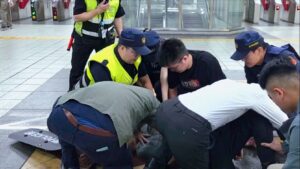 隨機攻擊挾持人質太逼真 北市警偕多機關聯手反恐演練 39 %E4%BA%8C 20 300x169 1