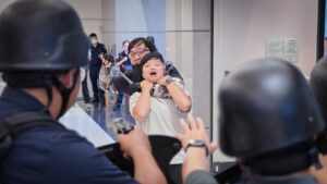 隨機攻擊挾持人質太逼真 北市警偕多機關聯手反恐演練 41 %E5%9B%9B 8 300x169 1