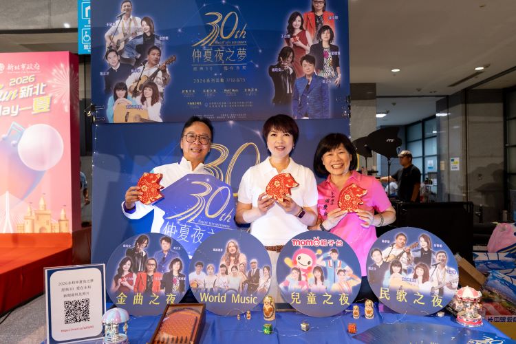 夏日解鎖29場多元玩法 新北邀全民Play Fun一夏 32 《圖說》「2026 Fun新北Play一夏」夏季系列活動發布記者會中也包含局處活動宣傳攤位、新北市優良旅宿及知名觀光工廠業者到場共襄盛舉,共同宣傳繽紛多樣的旅遊選擇。〈觀旅局提供〉