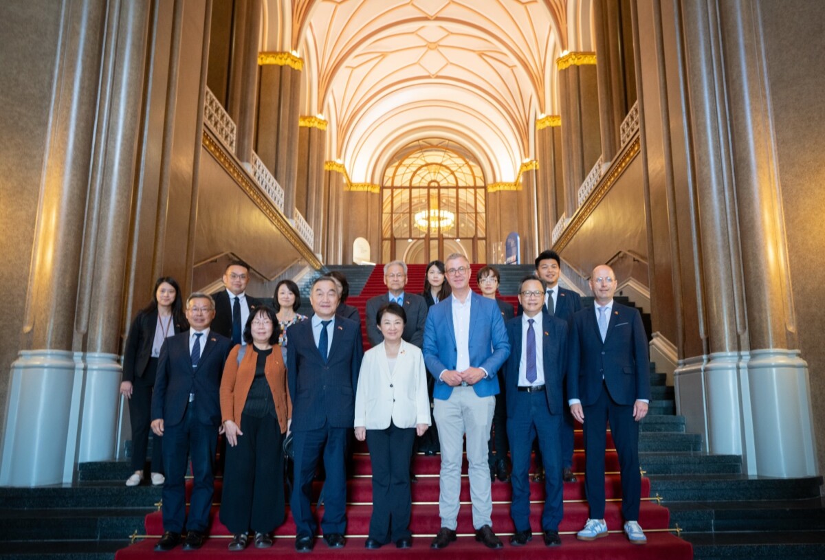 ▲柏林市政府副市長艾佛斯及文化廳副廳長史特司麥雅與訪團一行合影。(圖/中市府提供)